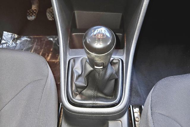 Volkswagen Santana 2015 1.4 L MT — фото 13