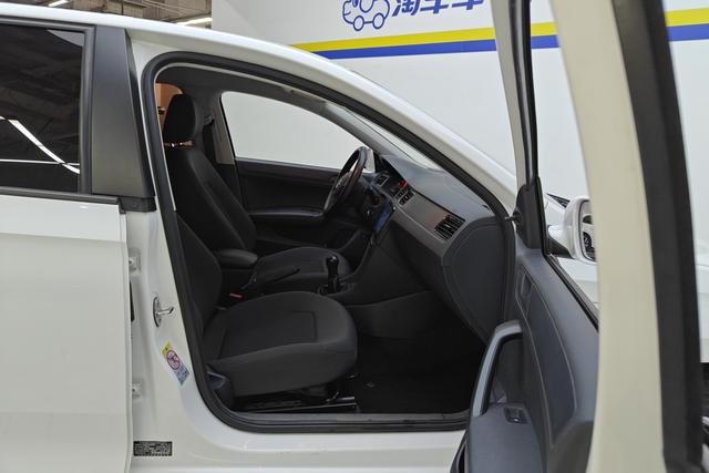 Volkswagen Santana 2015 1.4 L MT — фото 17