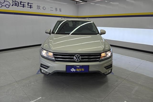 Volkswagen Tiguan L 2018 Темно-серый из Китая