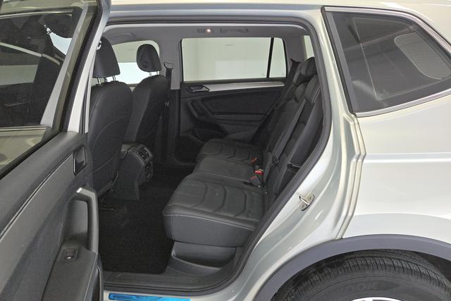 Volkswagen Tiguan L 2018 Темно-серый из Китая, фото 2