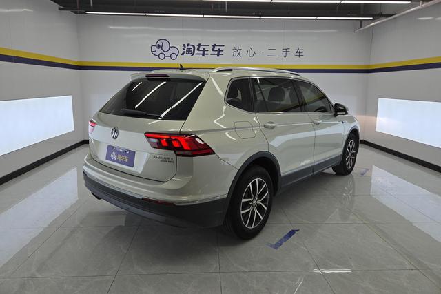 Volkswagen Tiguan L 2018 Темно-серый из Китая, фото 4