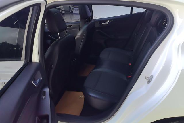 Ford Focus 2020 Eco Boost 180 ATST Line — фото 16