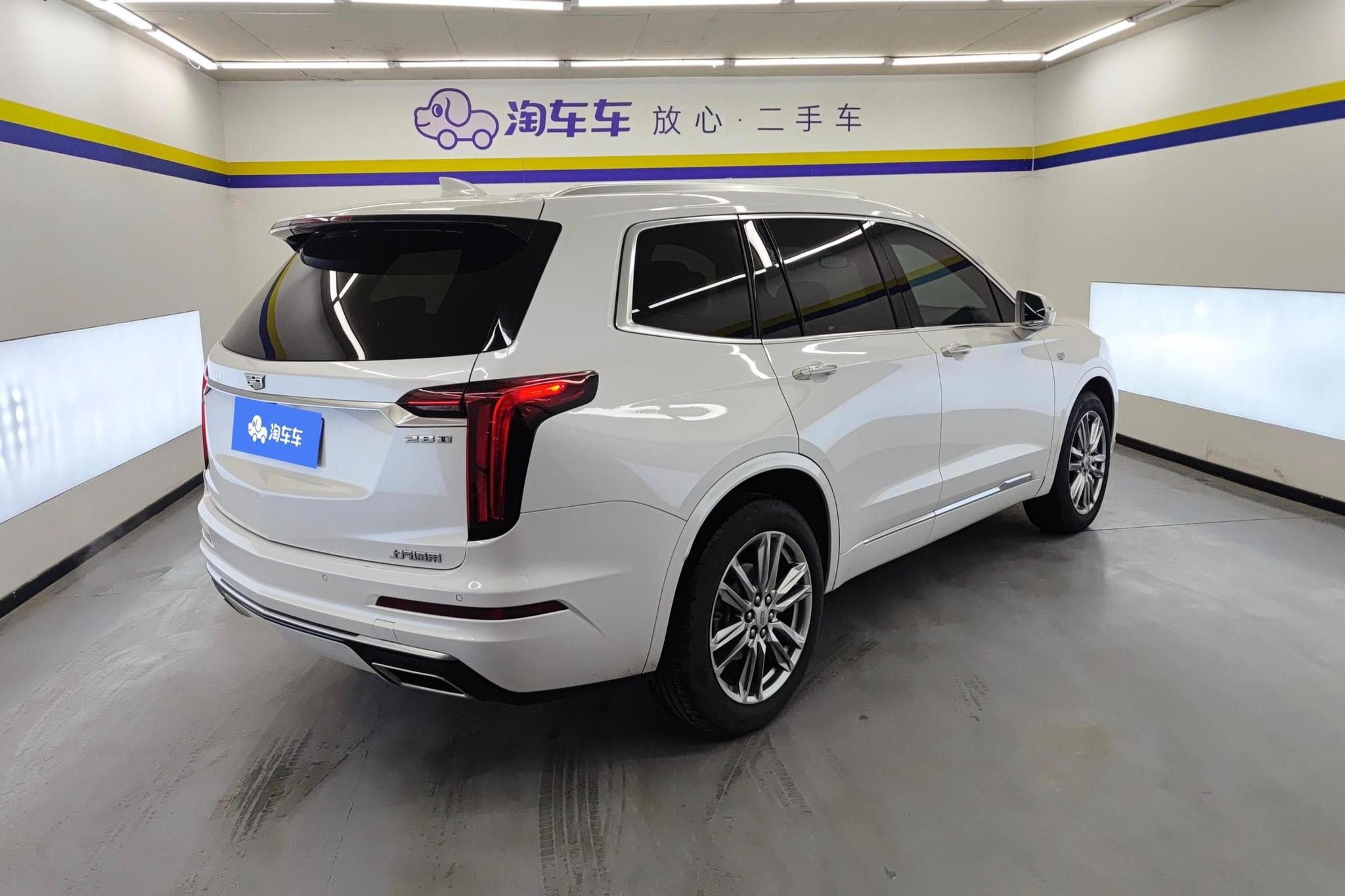 Cadillac XT6 2022 2.0T мест Luxury