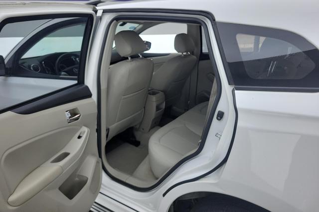 Venucia T70 2015 2.0 L CVT — фото 16