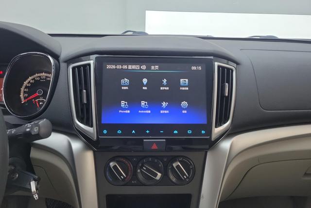 Venucia T70 2015 2.0 L CVT — фото 13