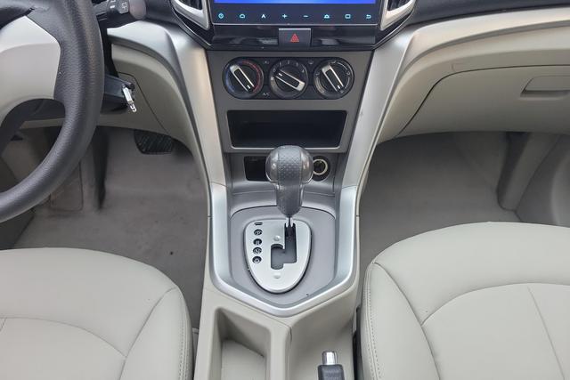 Venucia T70 2015 2.0 L CVT — фото 15