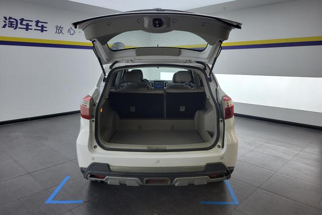 Venucia T70 2015 2.0 L CVT — фото 17