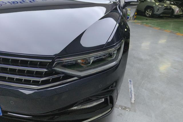 Volkswagen Magotan 2025 330 TSI DSGLuxury — фото 4