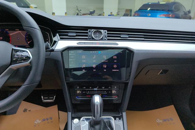 Volkswagen Magotan 2025 330 TSI DSGLuxury — фото 13