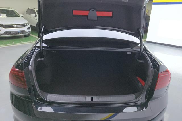 Volkswagen Magotan 2025 330 TSI DSGLuxury — фото 17