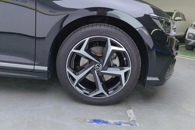 Volkswagen Magotan 2025 330 TSI DSGLuxury — фото 7