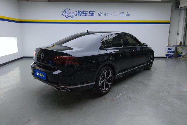 Volkswagen Magotan 2025 330 TSI DSGLuxury — фото 3