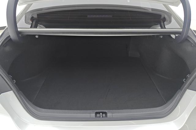 Toyota Camry id 3781402 из Китая 11