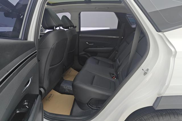 Hyundai Tucson 2023 Белый из Китая, фото 4