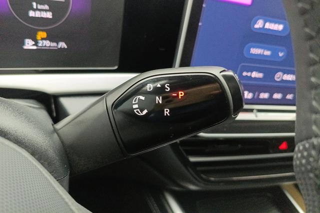 Volkswagen Passat 2024 Темно-серый из Китая, фото 2