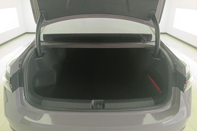 Volkswagen Passat 2024 Темно-серый из Китая, фото 3