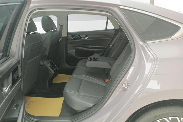 Volkswagen Passat 2025 Pro 380 TSI — фото 16