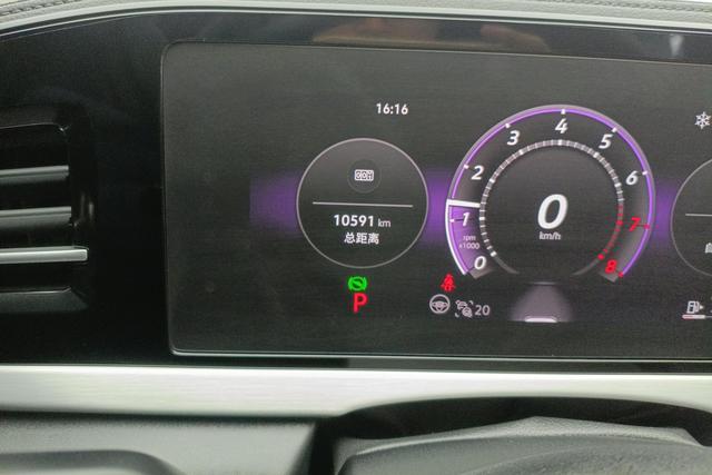 Volkswagen Passat 2025 Pro 380 TSI — фото 13