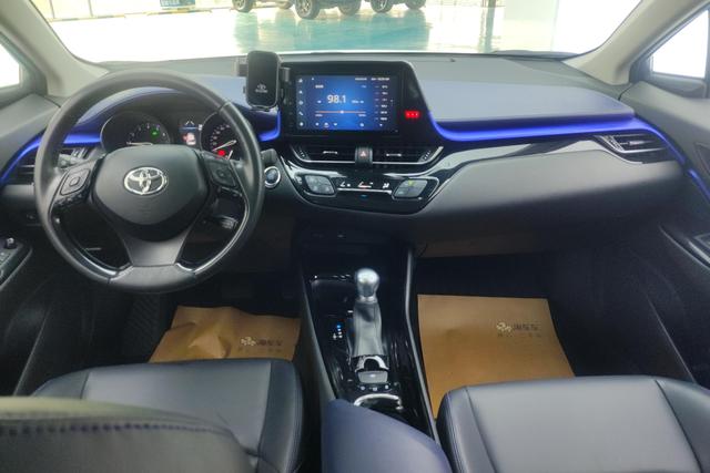 Toyota C-HR 2021 2.0 L — фото 11