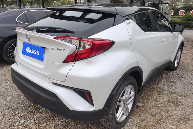 Toyota C-HR 2022 2.0 L — фото 3