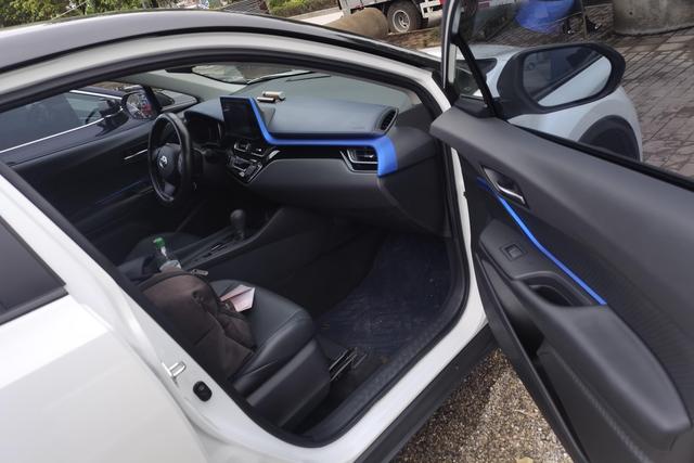 Toyota C-HR 2022 2.0 L — фото 12