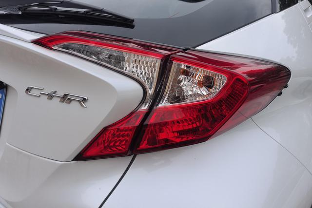 Toyota C-HR 2022 2.0 L — фото 5
