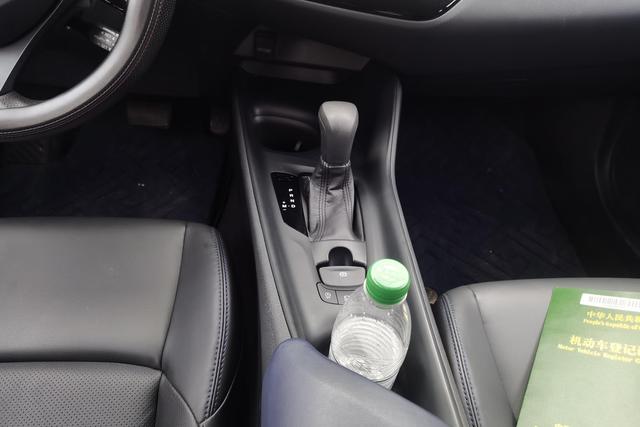 Toyota C-HR 2022 2.0 L — фото 15