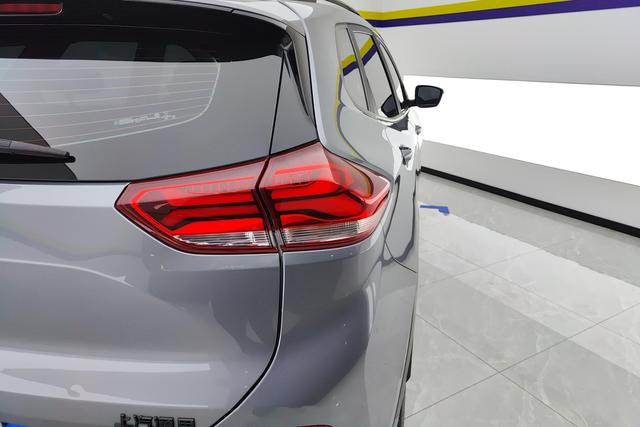 Chevrolet Tracker 2021 Redline 335 T CVT VI — фото 5