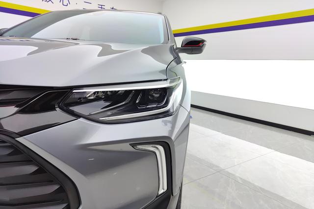 Chevrolet Tracker 2021 Redline 335 T CVT VI — фото 4