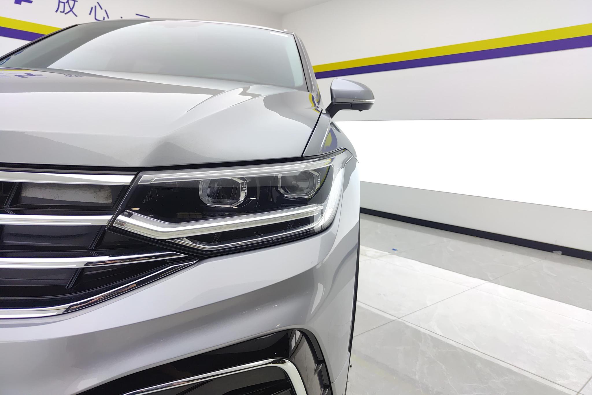 Volkswagen Tiguan L L 2022 330TSI AT R-Line