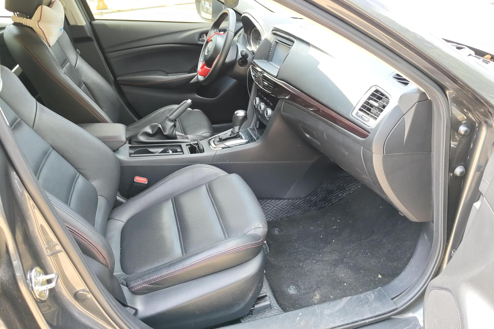 Mazda Atenza 2015 2.0L Luxury