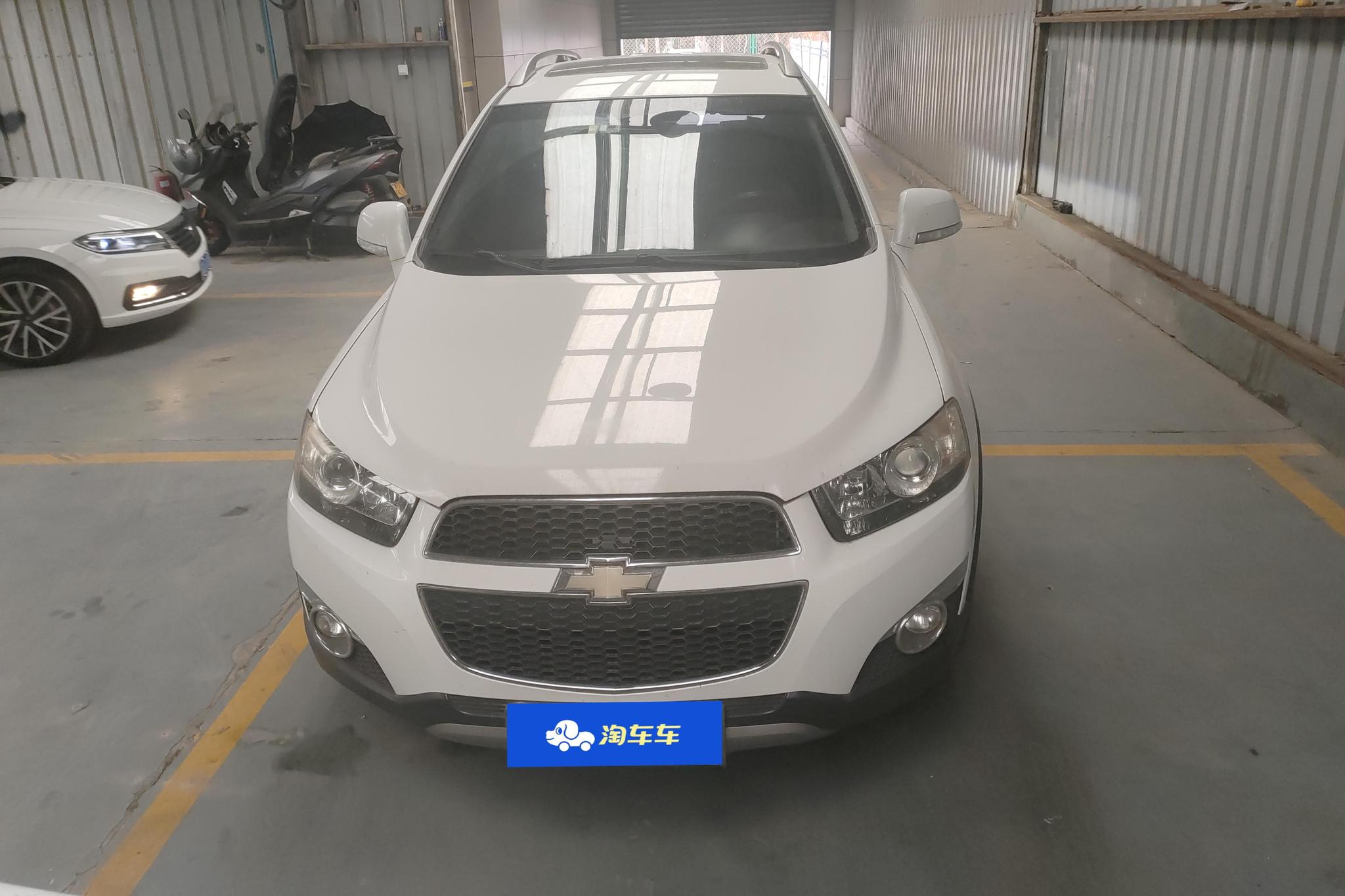 Chevrolet Captiva 2013 2.4L 7 мест