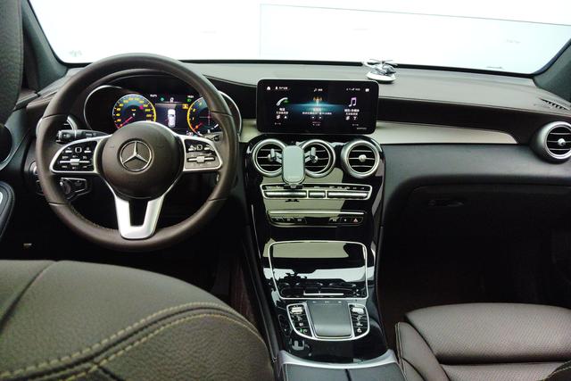 Mercedes Benz GLC 2021 — фото 12