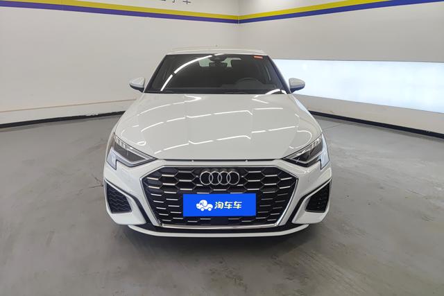 Audi A3 2022 Белый из Китая