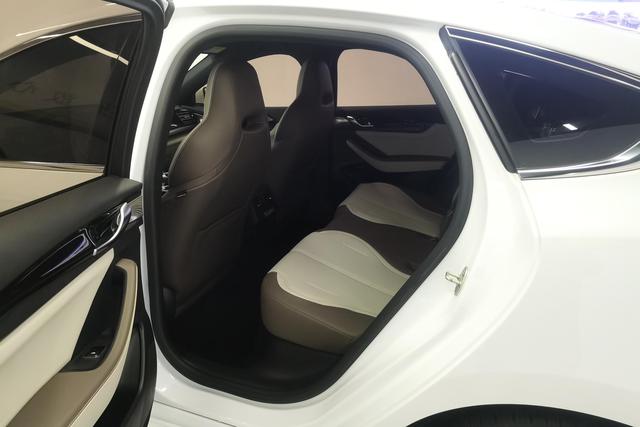 BYD QIN PLUS Hybrid 2023 — фото 16