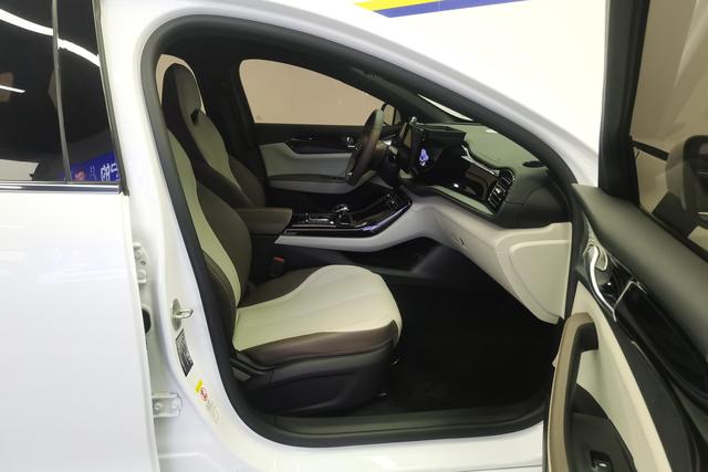 BYD QIN PLUS Hybrid 2023 — фото 15