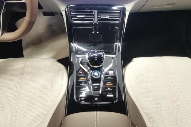 BYD QIN PLUS Hybrid 2023 — фото 11