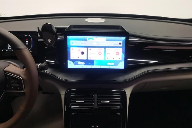 BYD QIN PLUS Hybrid 2023 — фото 13