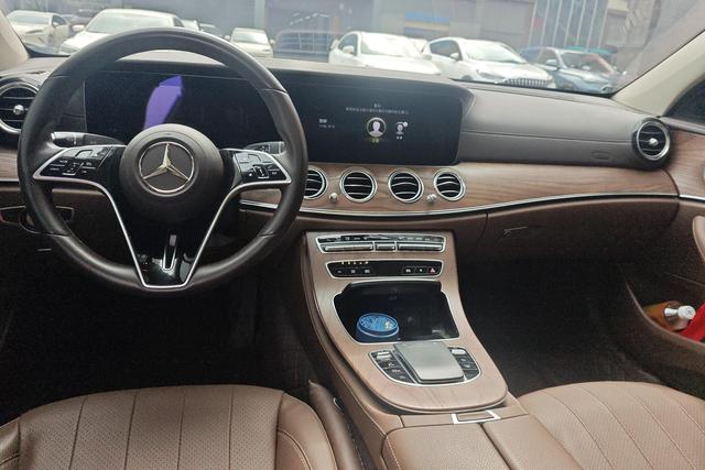 Mercedes-Benz E-Class 2023 E 300 L Luxury — фото 14