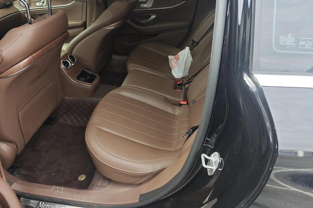 Mercedes-Benz E-Class 2023 E 300 L Luxury — фото 16