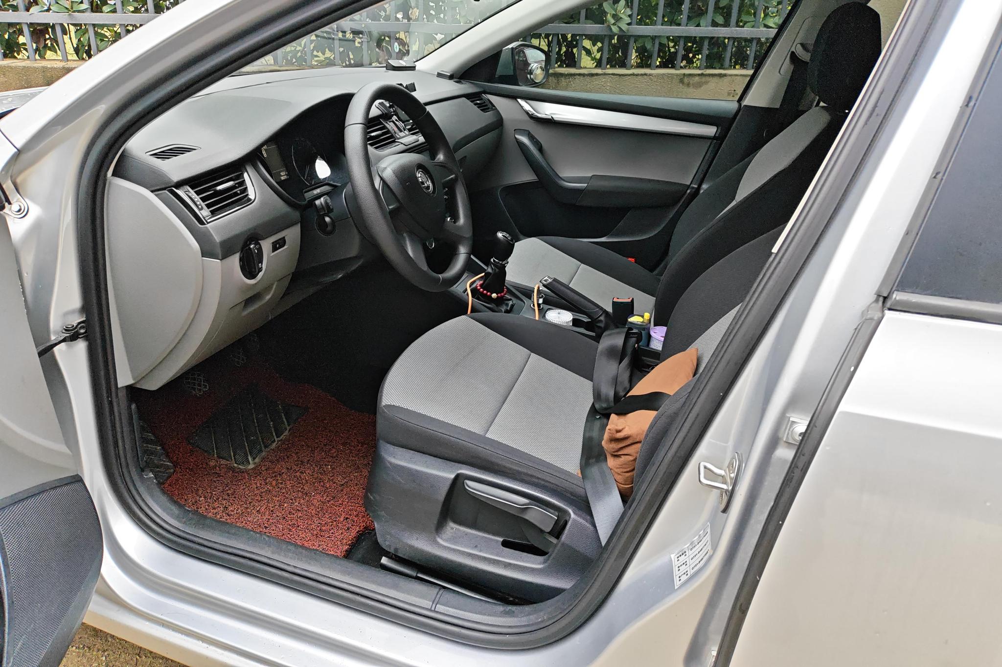 Skoda Octavia 2015 1.6L MT