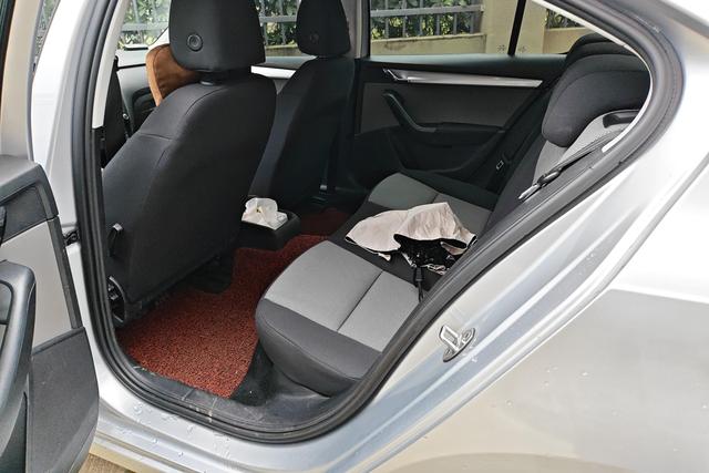 Skoda Octavia 2015 1.6 L MT — фото 16