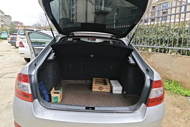 Skoda Octavia 2015 1.6 L MT — фото 17