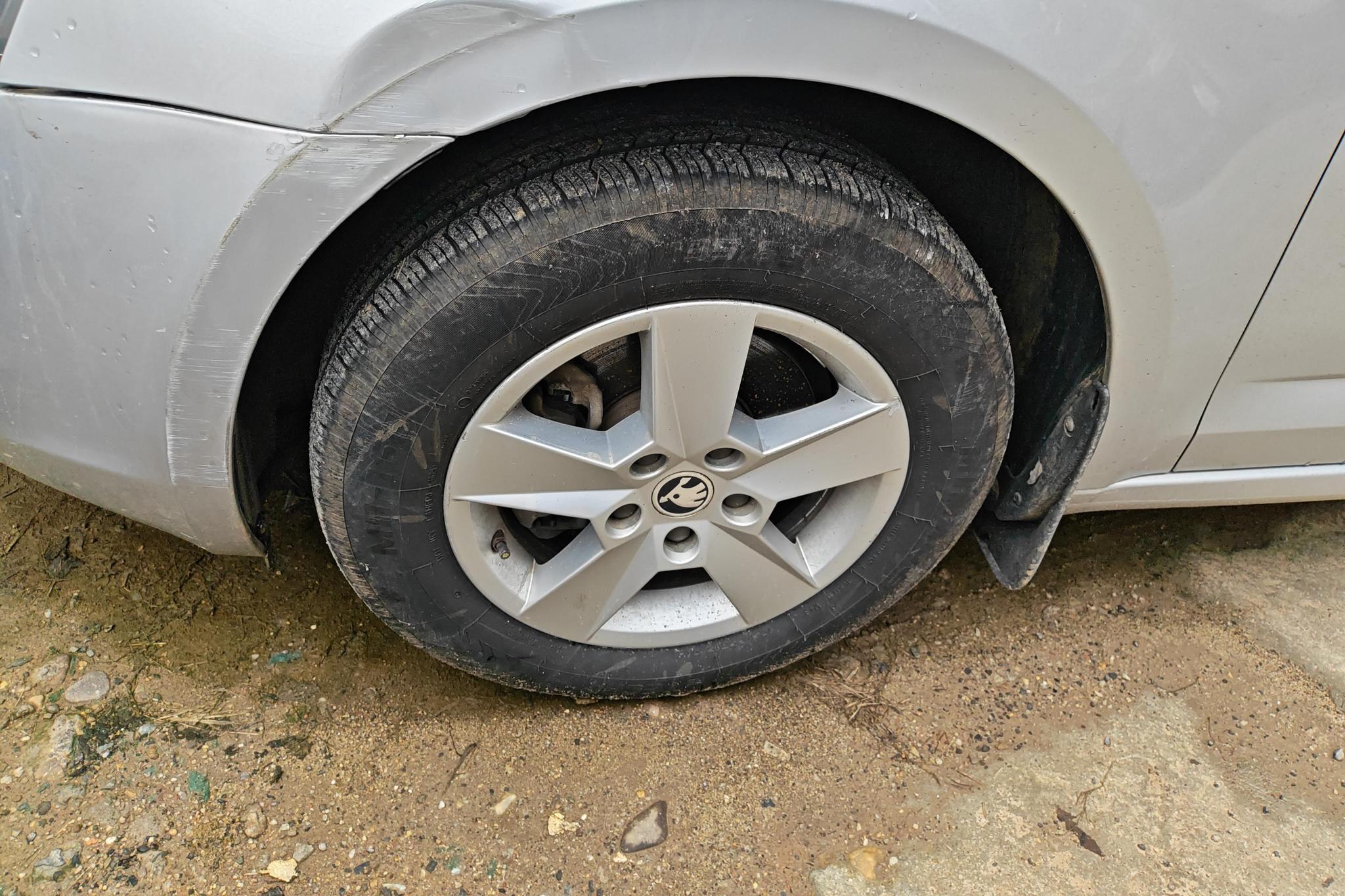 Skoda Octavia 2015 1.6L MT