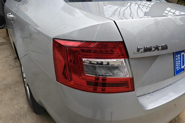 Skoda Octavia 2015 1.6 L MT — фото 5
