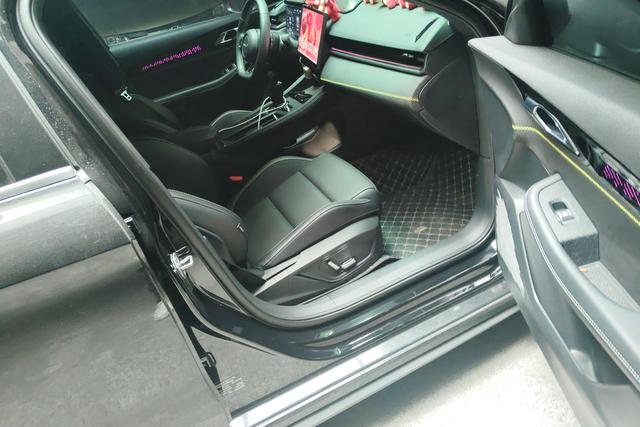 Lynk & Co 03 2023 1.5 TD DCT Pro — фото 10