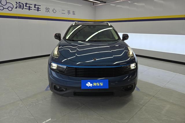 Lynk & Co 01 2017 2.0 T 2 WD Pro — фото 2