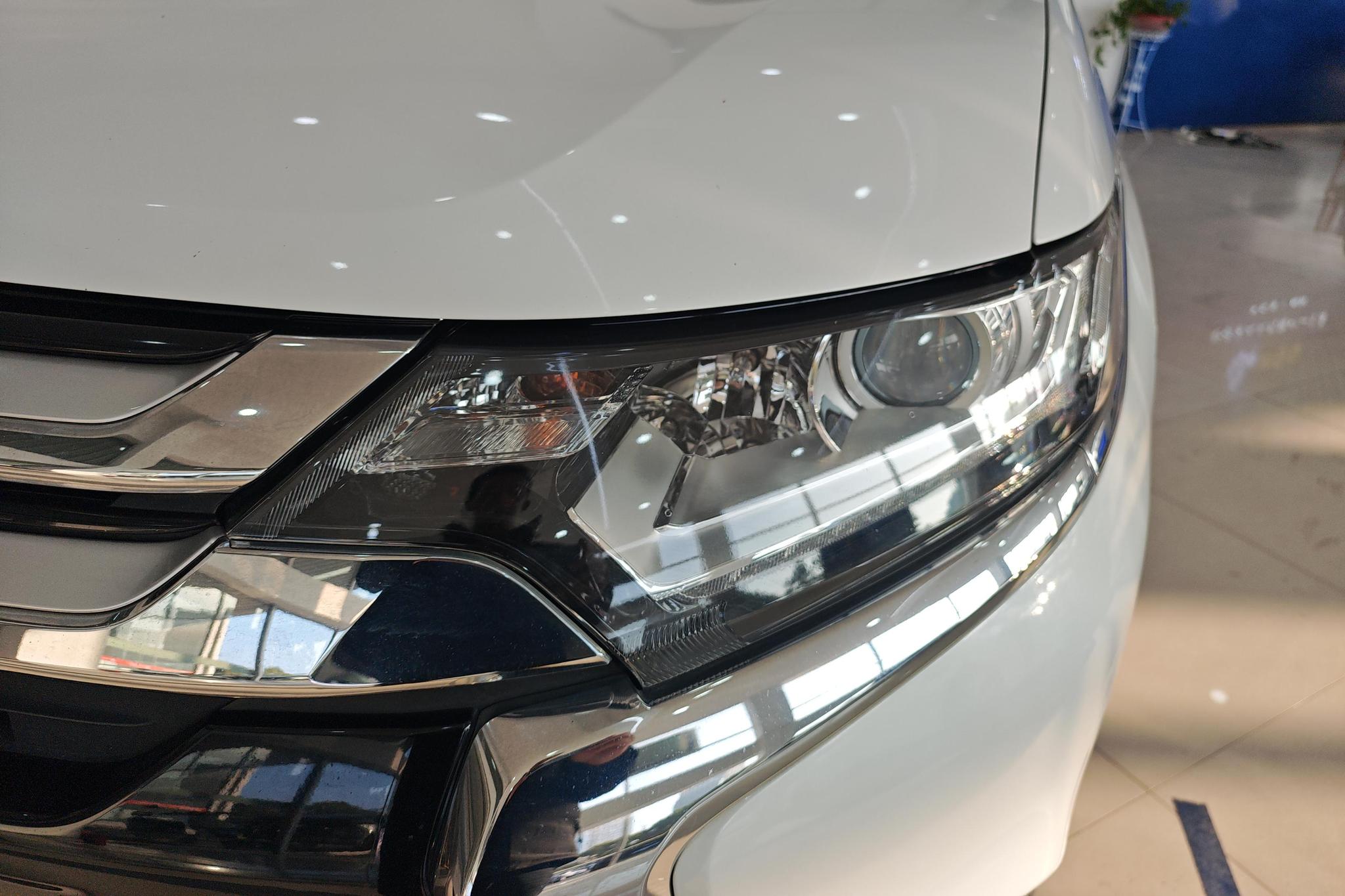 Mitsubishi Outlander 2018 2.0L 7 мест