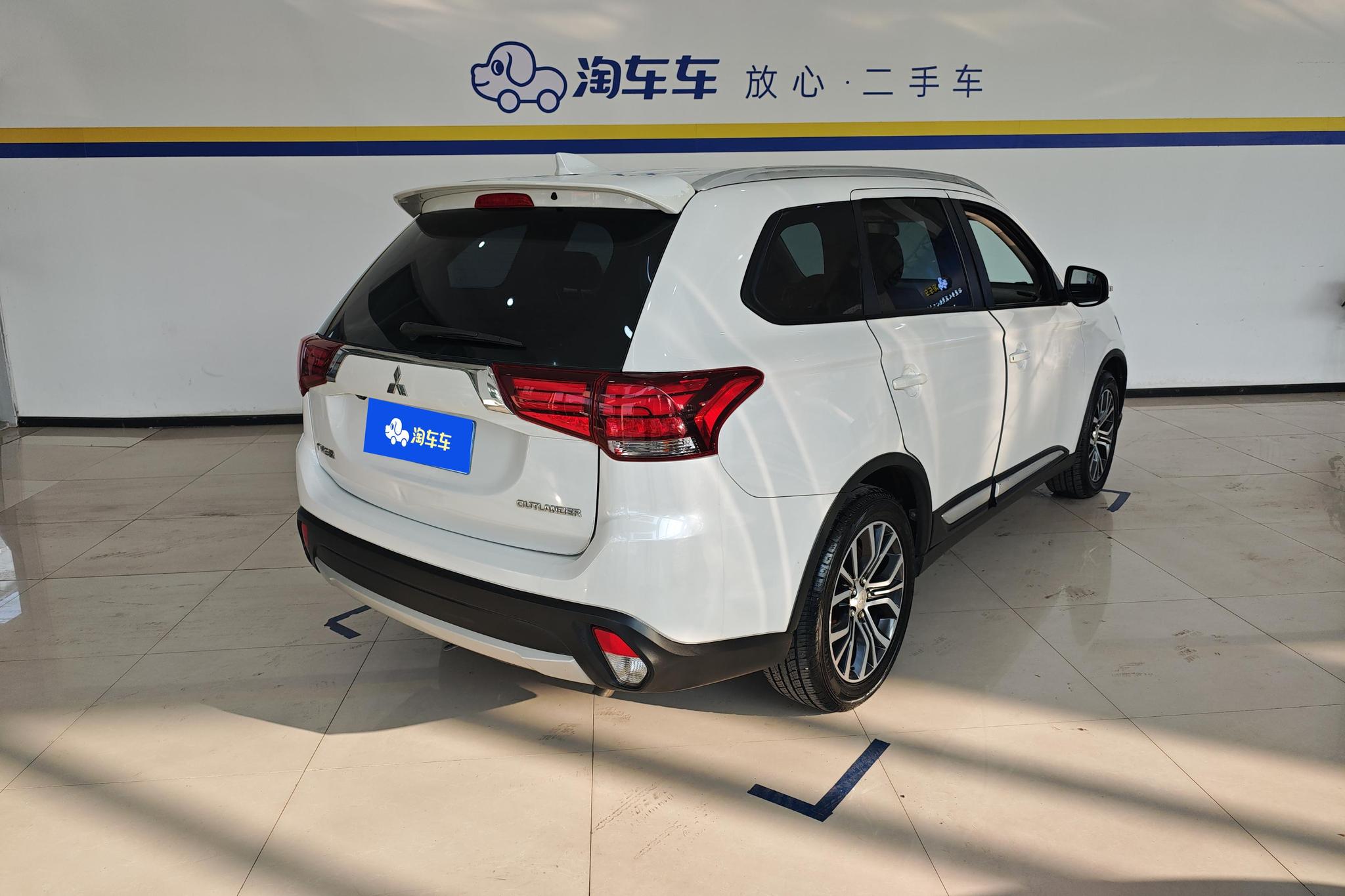 Mitsubishi Outlander 2018 2.0L 7 мест