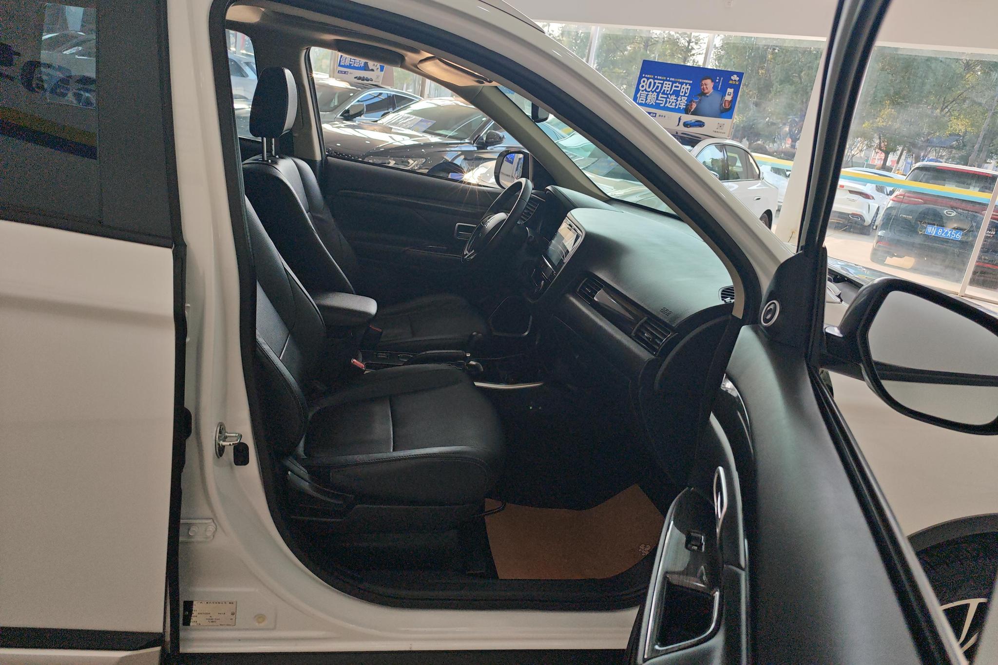 Mitsubishi Outlander 2018 2.0L 7 мест